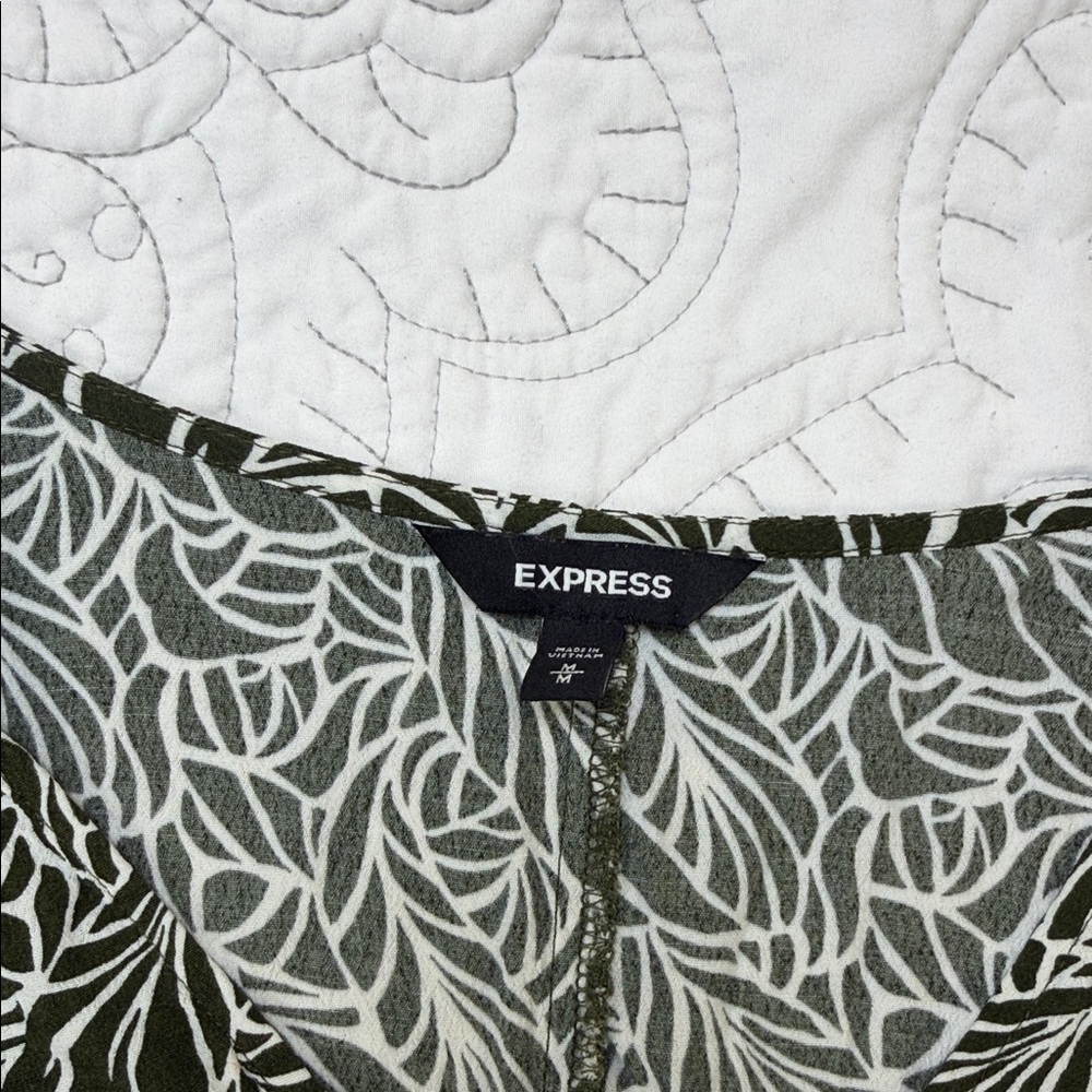 Express Floral Pattern Green Maxi Wrap Dress - Women’s Medium Long Sleeve Dress - Picture 2 of 10